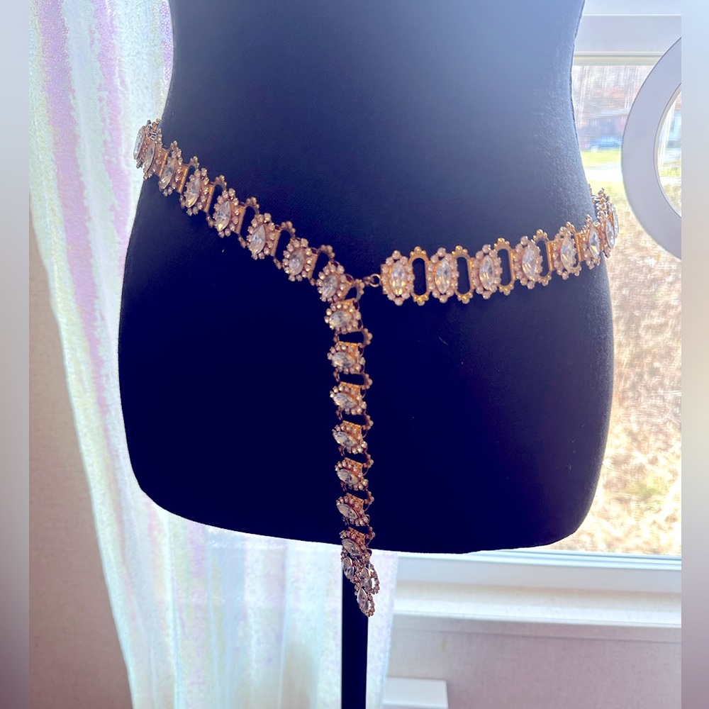 Stunning Vintage gold rhinestone jewelry belt